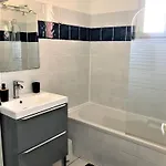 Appartement Beaux Climatisés - 3 Pièces - Espaces Extérieurs - Parking - Proche Hyères