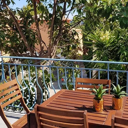 Beaux Climatises - 3 Pieces - Espaces Exterieurs - Parking - Proche Апартаменти Єр
