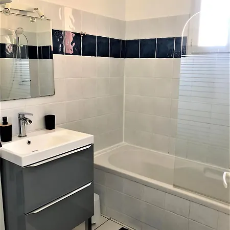 Apartament Beaux Climatises - 3 Pieces - Espaces Exterieurs - Parking - Proche Hyères