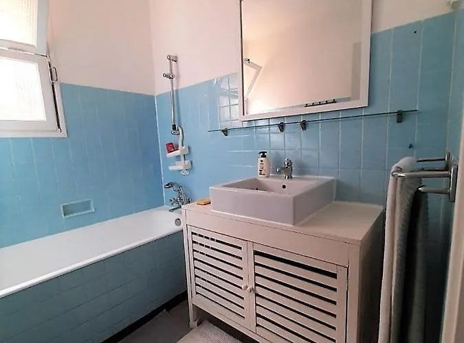 Beaux Climatises - 3 Pieces - Espaces Exterieurs - Parking - Proche Ιέρ