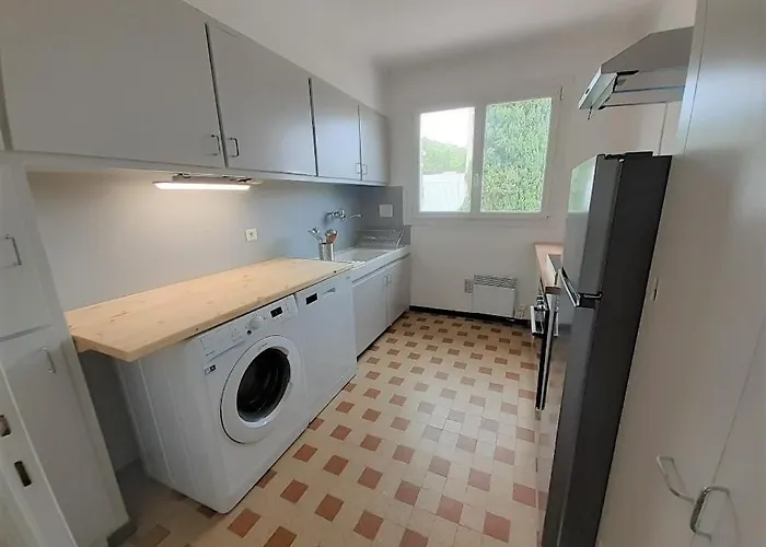 Beaux Climatises - 3 Pieces - Espaces Exterieurs - Parking - Proche * Ιέρ