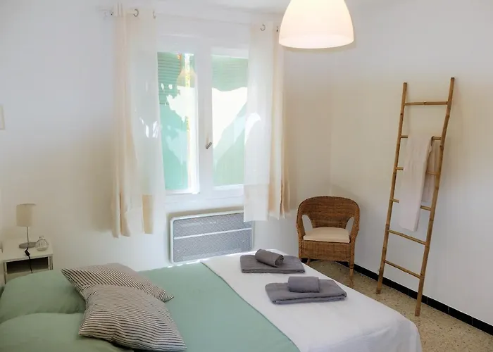 Beaux Climatises - 3 Pieces - Espaces Exterieurs - Parking - Proche * Ιέρ