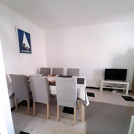 Beaux Climatises - 3 Pieces - Espaces Exterieurs - Parking - Proche Appartement *