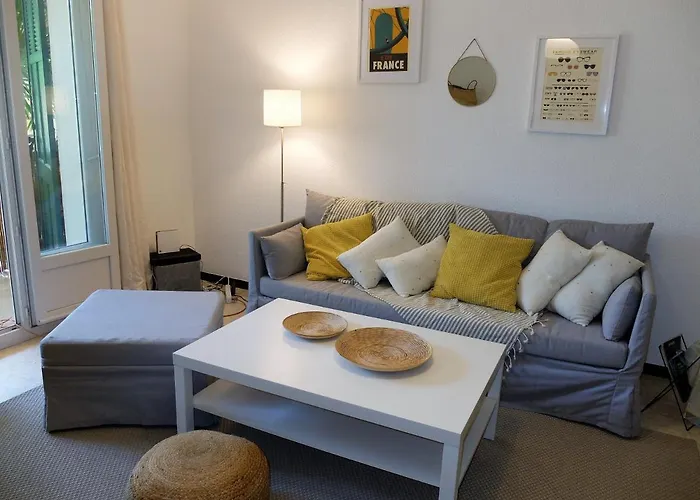 Beaux Climatises - 3 Pieces - Espaces Exterieurs - Parking - Proche * 耶尔