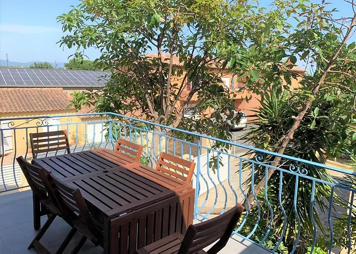 Beaux Climatises - 3 Pieces - Espaces Exterieurs - Parking - Proche