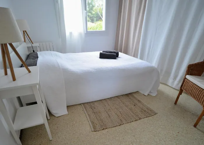 Beaux Climatises - 3 Pieces - Espaces Exterieurs - Parking - Proche 耶尔