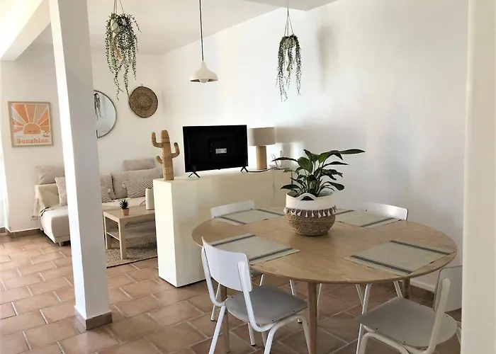 Beaux Climatises - 3 Pieces - Espaces Exterieurs - Parking - Proche *